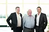 Gerhard Schubert (m.) hat seine beiden Söhne Gerald (r.) und Ralf Schubert (l.) zu Geschäftsführern des Unternehmens berufen (Bild: Gerhard Schubert)