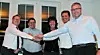 Service-Vertrag verlängert (v.l.n.r.): Peter Gehler, Dr. Rolf Aebi und Regula Suter – alle drei von Siegfried; Volker Osdoba und Stefan Frefel, beide Bilfinger Industrial Services Schweiz (Bild: Bilfinger Industrial Services)