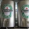 Sudhausbehälter in Heineken Brauerei in Manchester, die GEA installiert hat; Dekarbonisierung, Wärmepumpe, Abwärme, Brauprozess, Abfüllprozess, Birra Moretti, Foster's, Kühlmittel, Dampfkessel