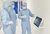 Die Beteiligten können die Reinraum-Monitoring-Parameter am Touchdisplay besprechen und überprüfen