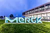 Merck-Logo vor der Firmenzentrale in Darmstadt
