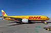 Eine eigens gebrandete Boeing 777-Frachtmaschine zeigt den strategischen Fokus der DHL Group auf den Life Science- und Healthcare-Sektor und den Ausbau temperaturgeführter Frachtkapazitäten.
