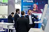 Beratung und Austausch am Multivac-Stand: Im Fokus stehen vernetzte Produktionslinien und digitale Anwendungen für Verpackungsprozesse.