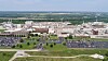 Evonik-Standort Tippecanoe in Lafayette, US-Bundesstaat Indiana: Luftaufnahme eines großen Industriegebiets mit Gebäuden, Parkplätzen und Straßen.
