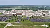 Evonik-Standort Tippecanoe in Lafayette, US-Bundesstaat Indiana: Luftaufnahme eines großen Industriegebiets mit Gebäuden, Parkplätzen und Straßen.