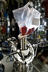 Air-Jet-Schleuse während des Beschickungsvorgangs