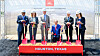 Sechs Personen stehen mit Spaten auf einer rot-weißen Bühne vor einem Futurenow-Hintergrund.